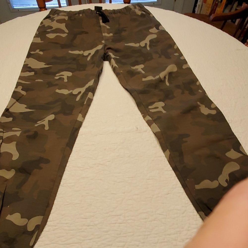 Men's camo pants .